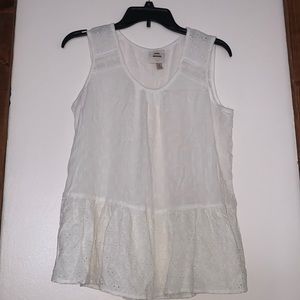 Women’s white cute top size m
